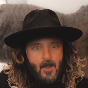 Meet your Posher, Eric